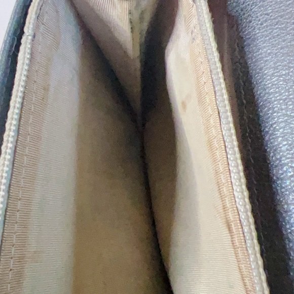 Authentic Chanel Bi-fold wallet. - Picture 9 of 9